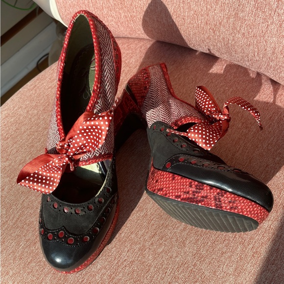 Foolproof by Poetic License ♥️ pumps - Picture 2 of 7